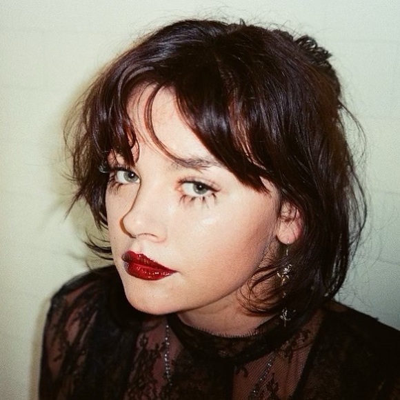 Meet your Posher, Katie - Picture 1 of 1